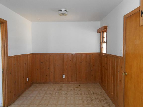 4th image of 400 W Plains Ave
