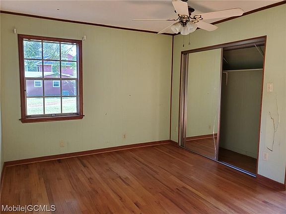 5th image of 10610 Mildred Ave