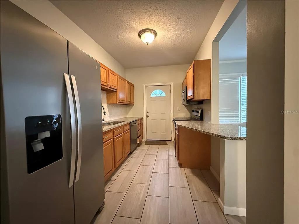 3 bed, 2.0 bath, 1200 sqft, $2,500 — Photo 2