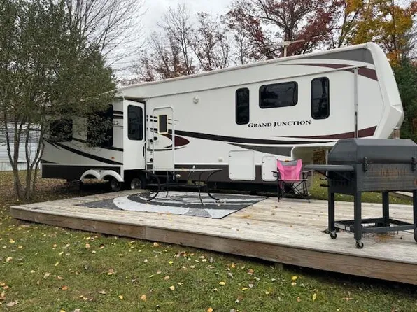 8406 E 36th St, Newaygo, MI 49337