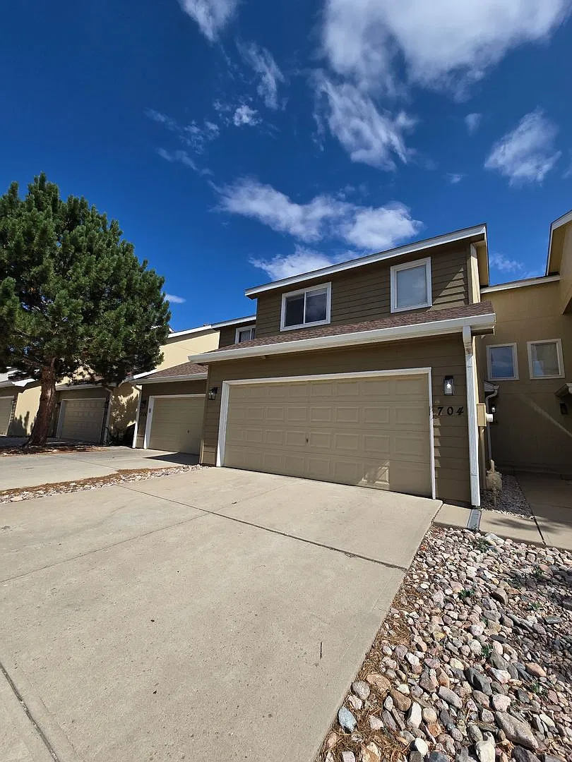 Great Townhome in Windsor — Photo 1