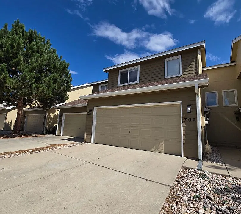 704 Apple Ct
