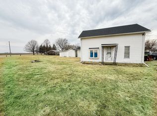 650 Maple St, Weldon, IL 61882