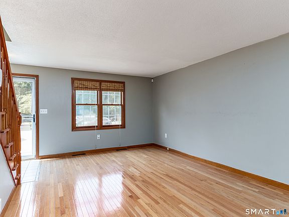 4th image of 21 White Tail Lane #21