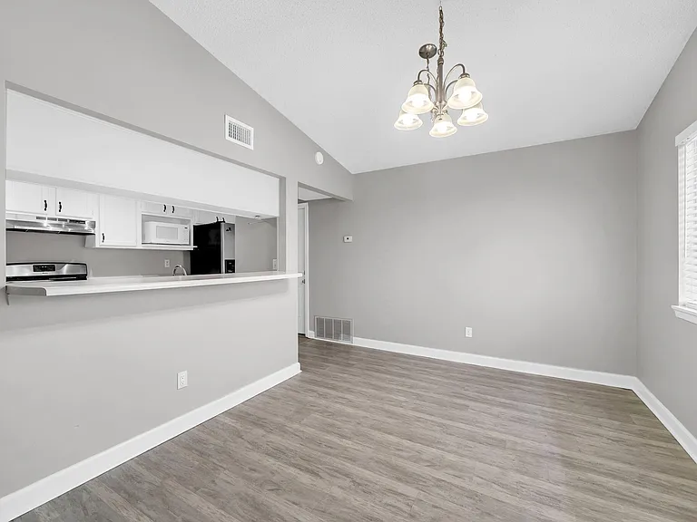 3930 Balsam Dr — Photo 6