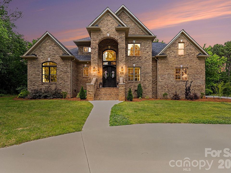 1st image of 209 E Glenview Dr