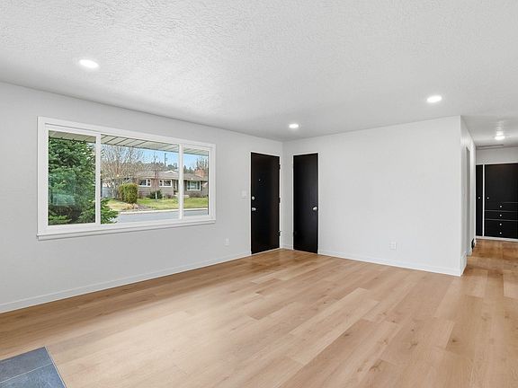 5th image of 2917 W Rosewood Ave