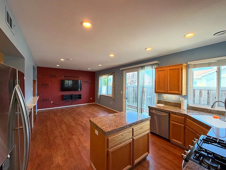 720 Legends Pl — Photo 9