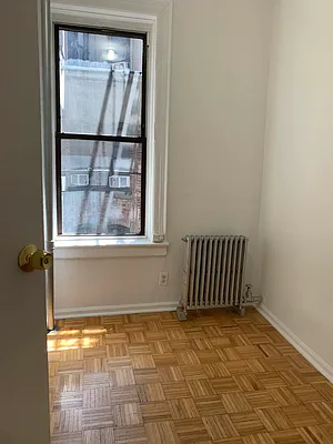 Rented by M.Grossman R.E. Management | media 8