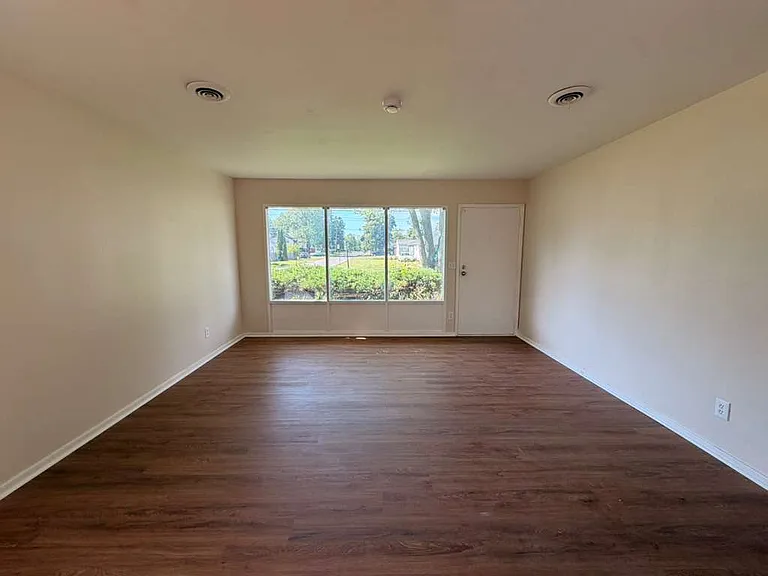 736 W Northgate Pkwy — Photo 14