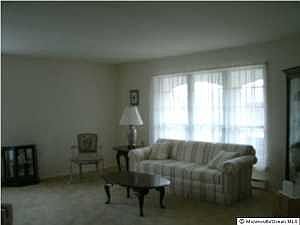 2nd image of 18 Woodstock Ln