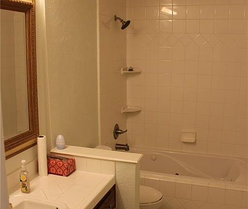 5th image of 221 Glenwick Pl