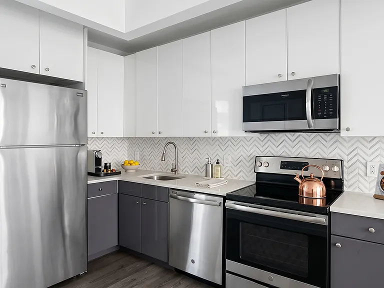 1473 Amsterdam Ave #4D — Photo 2