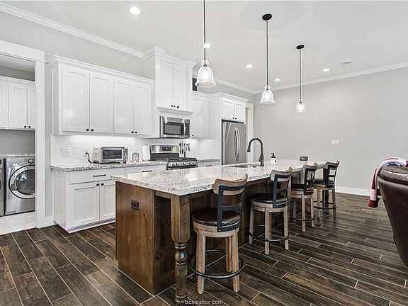 3rd image of 3915 Brownway Ct