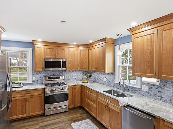 4th image of 68 Ridgemont Dr