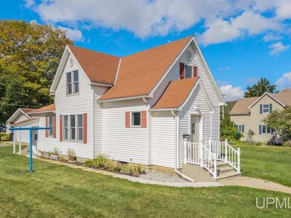 725 Norway St, Norway, MI 49870