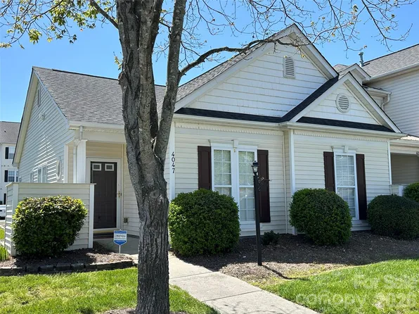 4047 Center Place Dr, Harrisburg, NC 28075