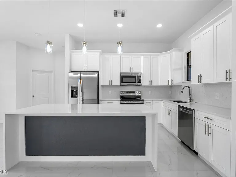 2602 73rd St W — Photo 6