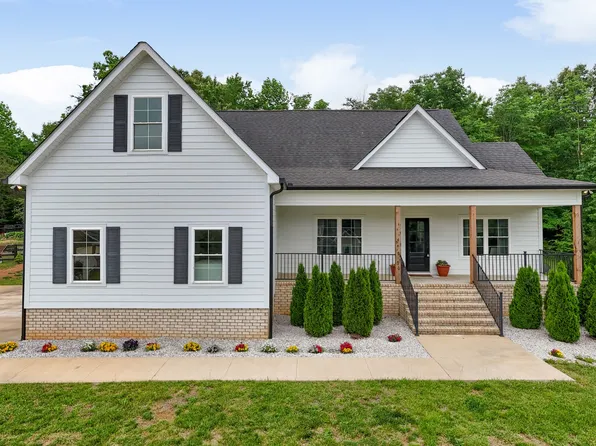 14 Hemlock Cir, Burns, TN 37029