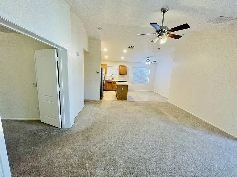 39974 W Thornberry Ln — Photo 4