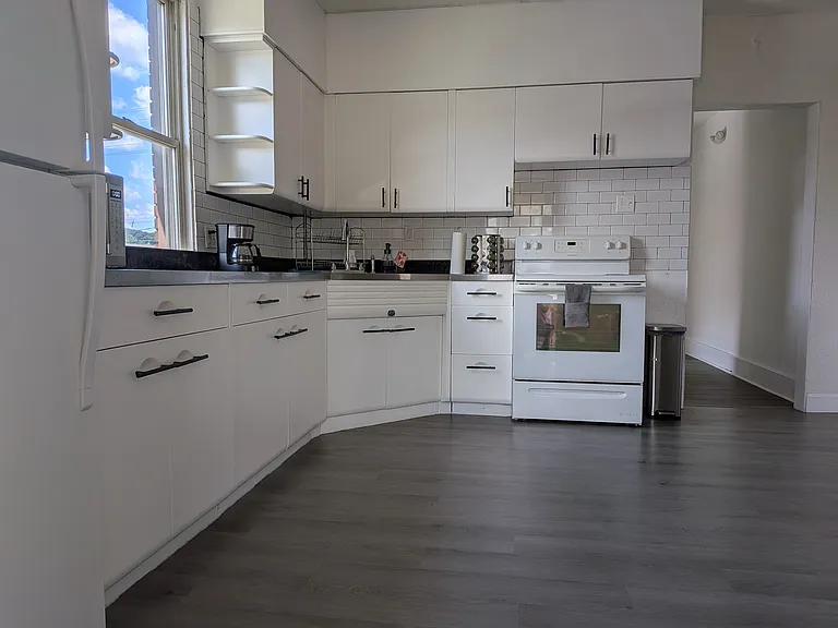 1798 Duss Ave #2 — Photo 2
