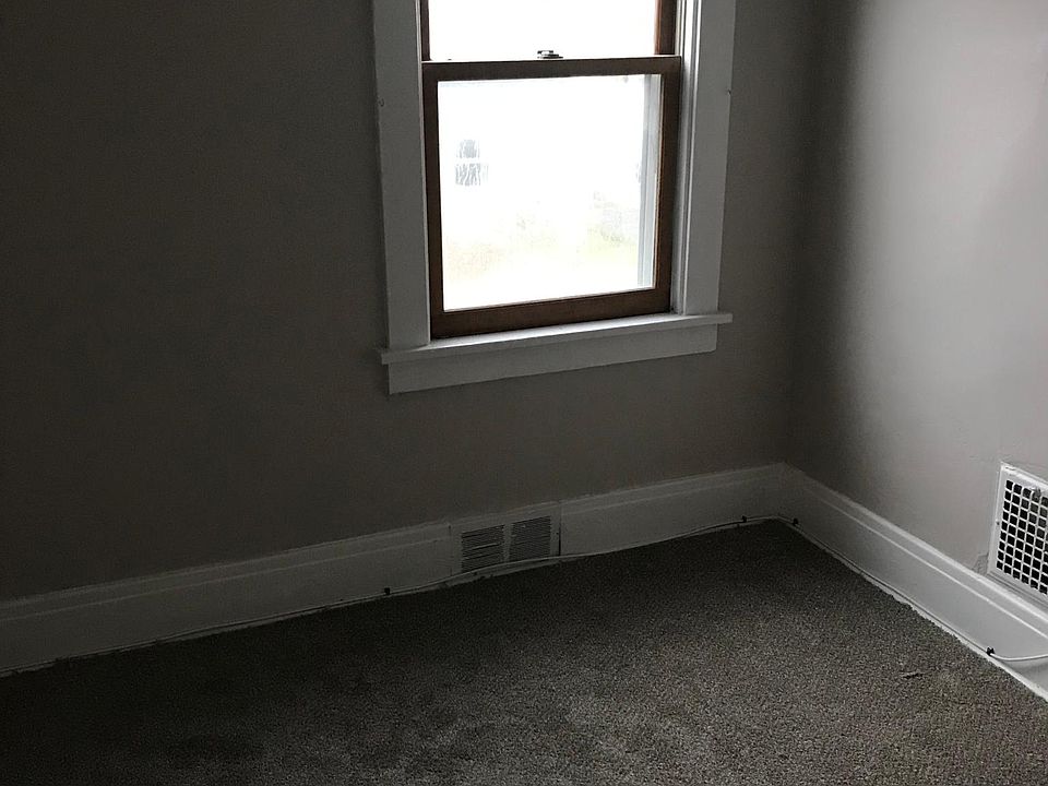 1st image of 224 Hoover Ave Floor 2