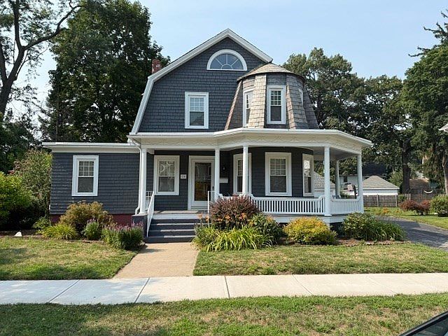 1st image of 20 Woodlawn Pl