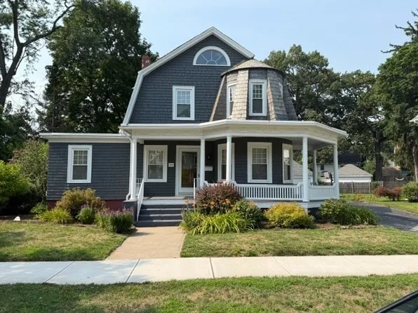 20 Woodlawn Pl, Longmeadow, MA 01106
