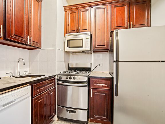 4th image of 127 W 79th St #12C