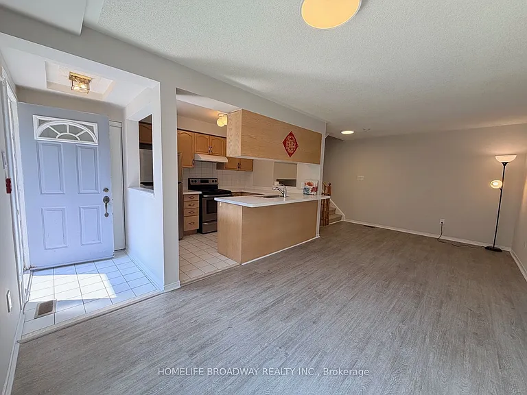 18 Clark Ave W #55 — Photo 4