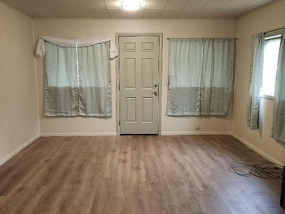 3rd image of 835 12th Ave