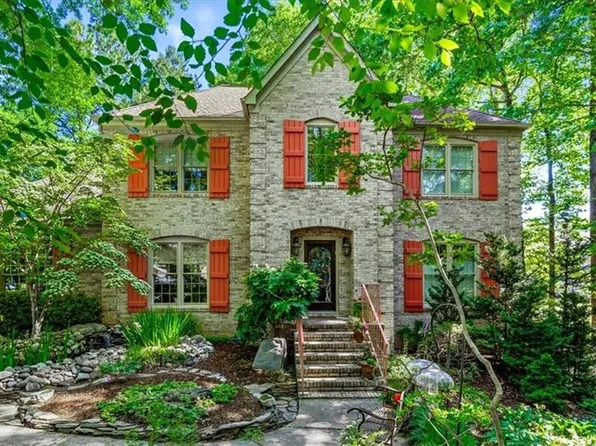 1502 Regents Park Ln, Greensboro, NC 27455