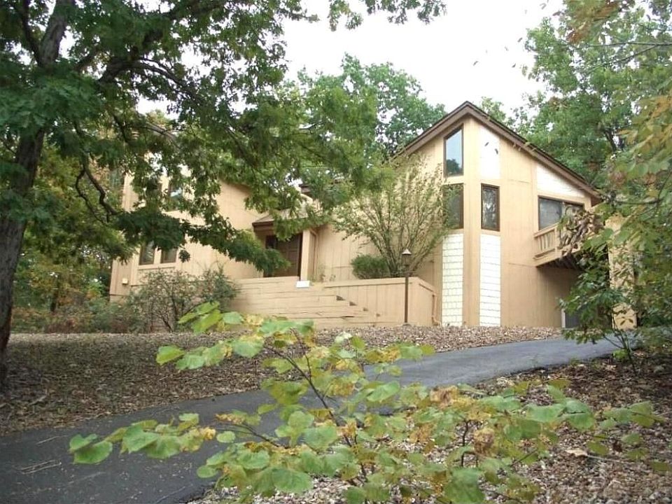 1st image of 1034 Country Club Dr