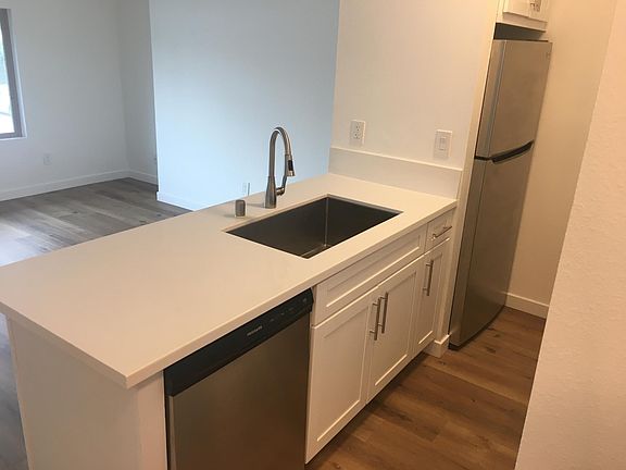 3rd image of 226-6535 Haskell Ave #226