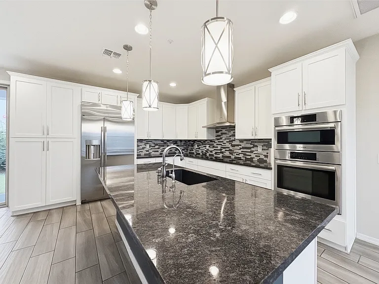 2345 W Gloria Ln — Photo 7