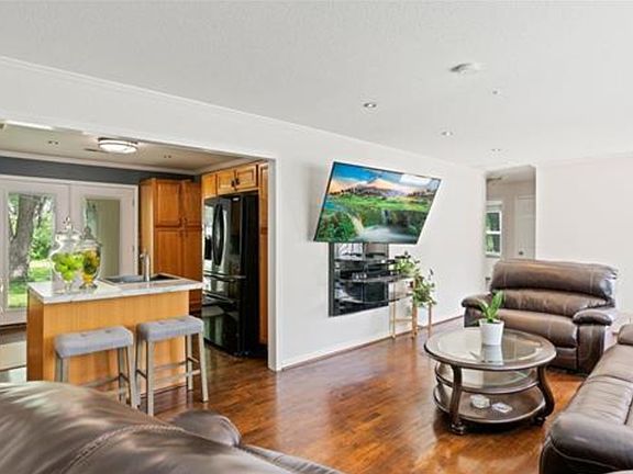 4th image of 8823 Craig Dr