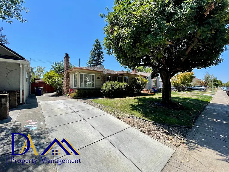 5008 8th Ave — Photo 2
