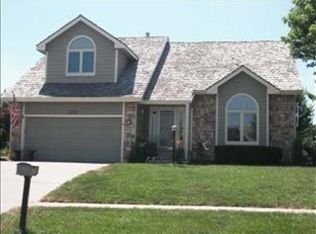 2209 SW Pondview Dr, Topeka, KS 66614
