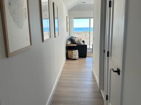 https://photos.zillowstatic.com/fp/3d38b75a0f6a344088c8fba340edc6f1-p_e.webp