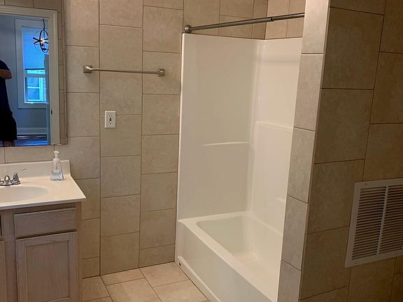 4th image of 2372 Harper Ave #2