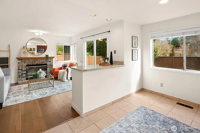 24341 SE 42nd Pl — Photo 28