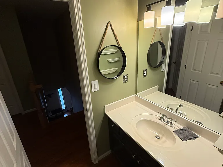 Shared bathroom for $825 and $850 rooms