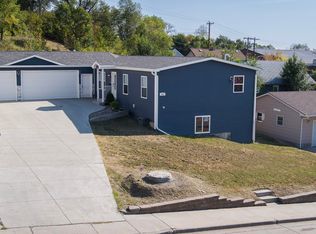 504 Collins Ave, Mandan, ND 58554
