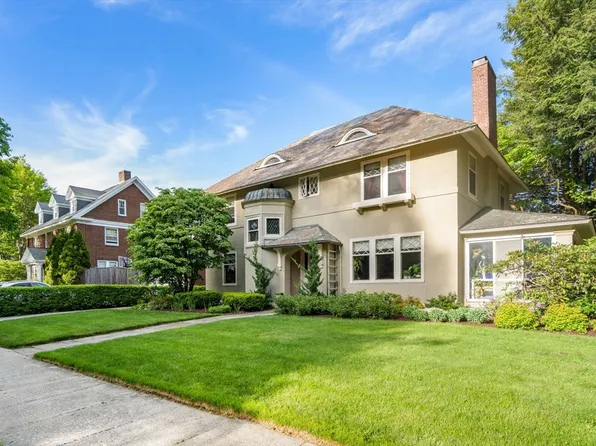 22 Whitman Rd, Worcester, MA 01609