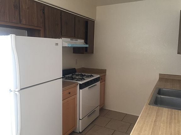 3rd image of 3513 Wellesley Dr NE APT D
