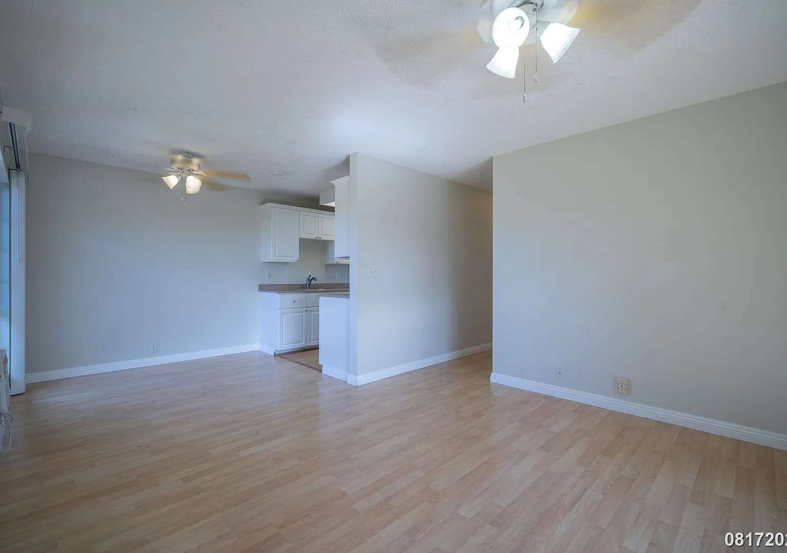 Well Maintained 2br/1ba/2pkg-708ft Unit In Royal Palm — Photo 3