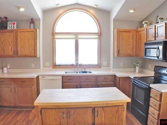 5th image of 417 Thomas Dr