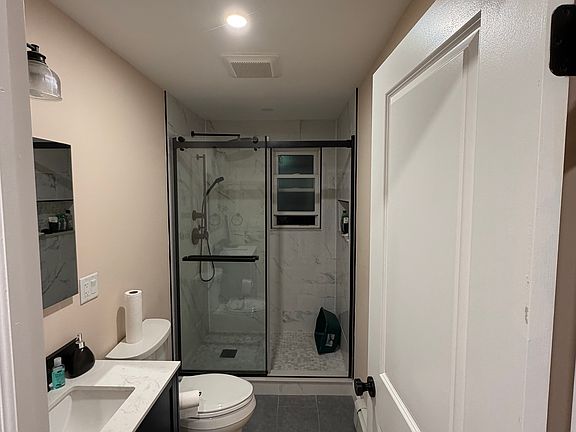 4th image of 36 Lionel Ave APT C