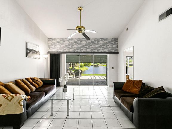 4th image of 531 Saint Andrews Blvd #1241
