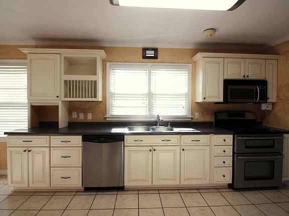 4th image of 1303 Oak Ave
